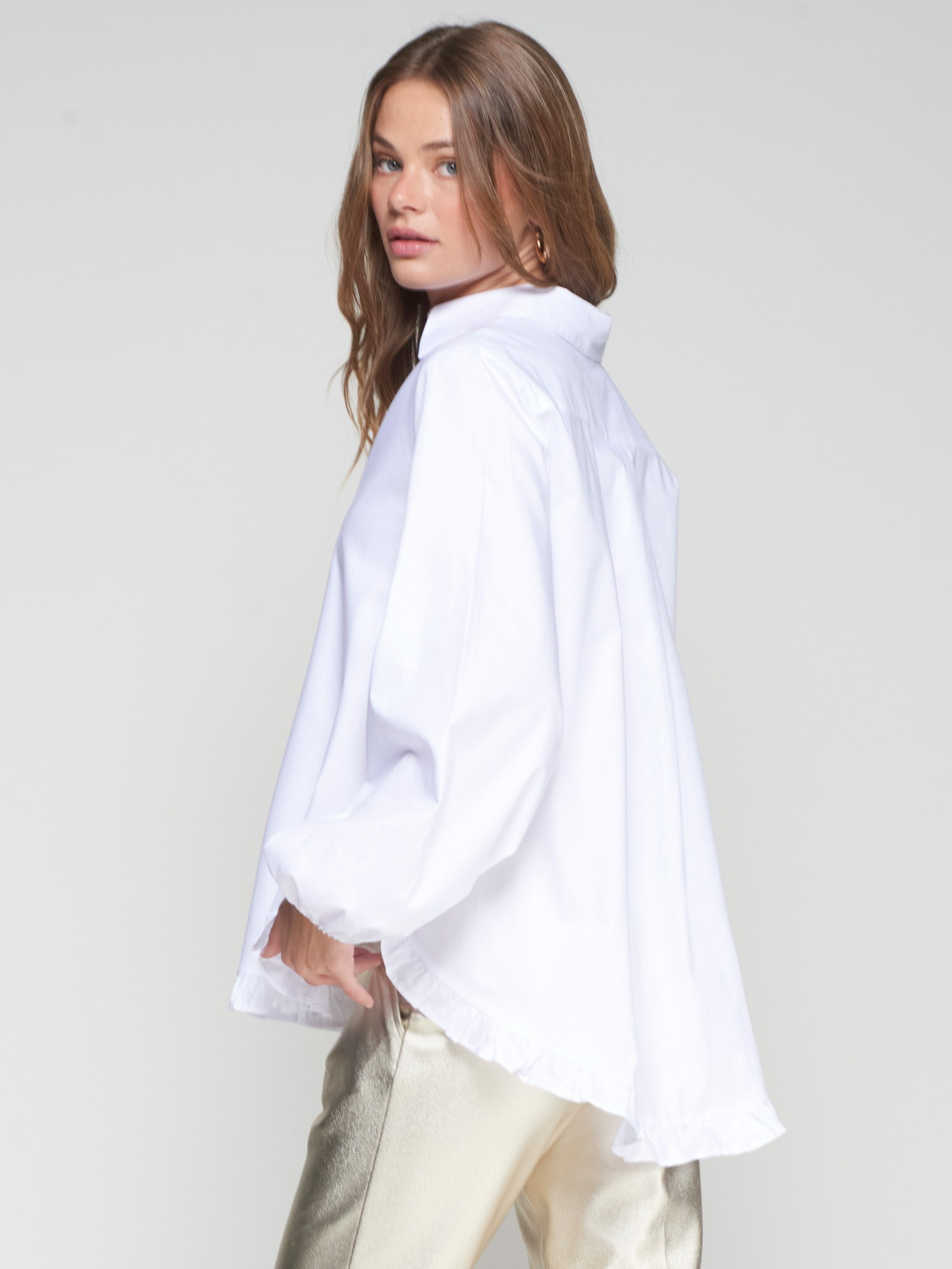 Vilagallo White Ruffle Hem & Heart Button Shirt