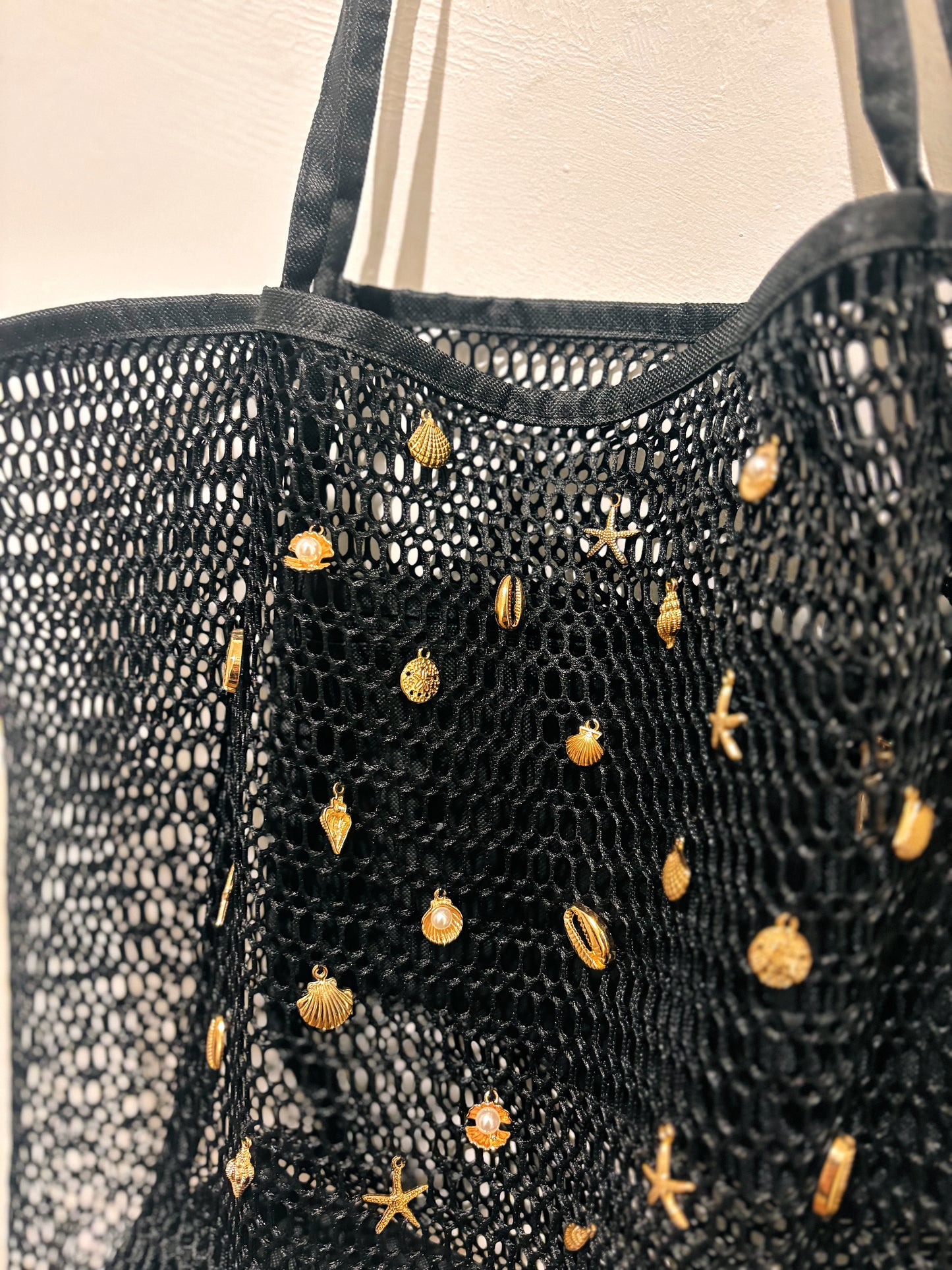 Sea Shell Net Beach Bag In Black