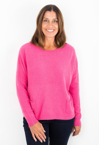 Amazing Woman Jodie Front Pocket Supersoft Knit Jumper In Magenta