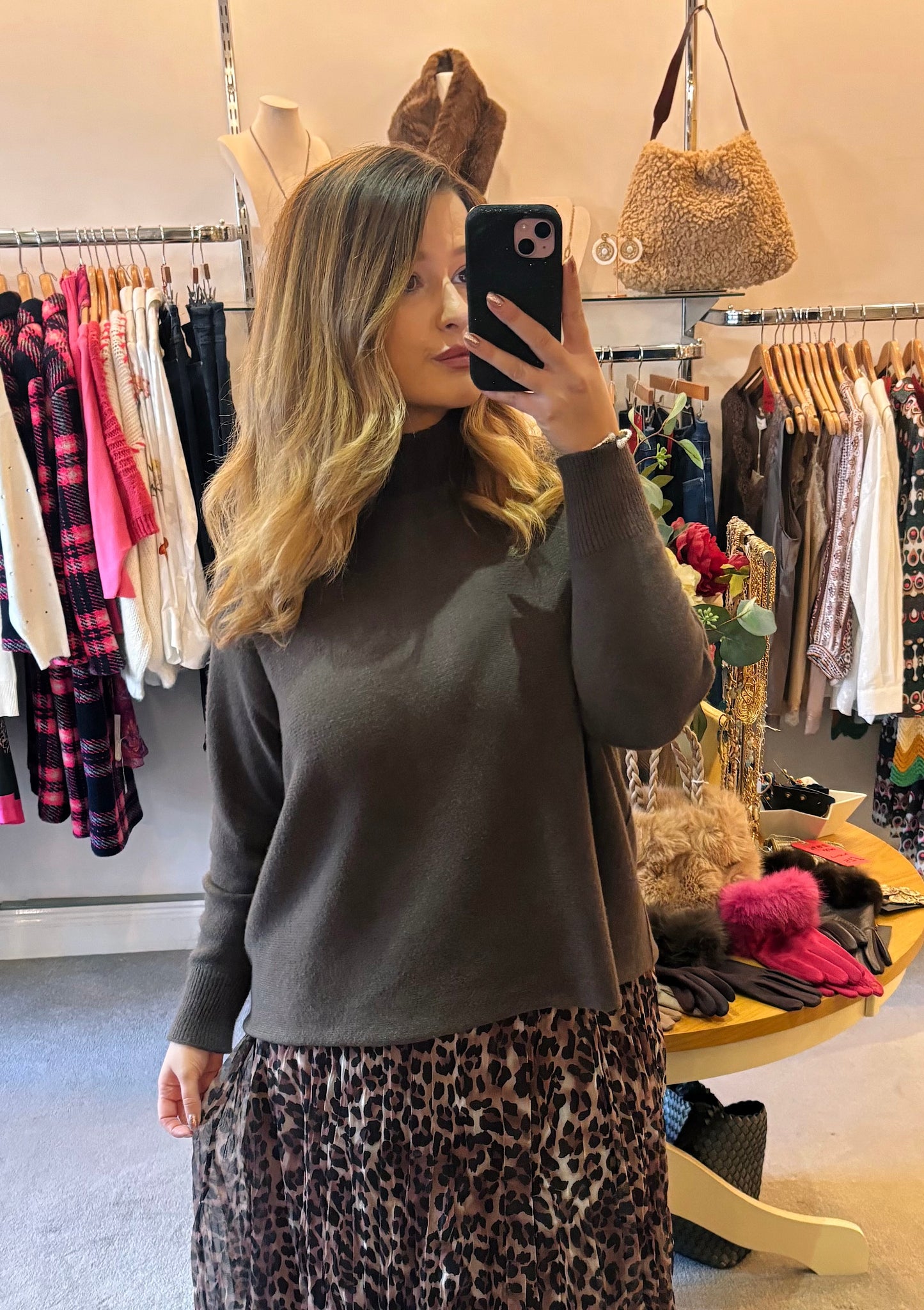 Amazing Woman Jolie Jumper In Chocolate