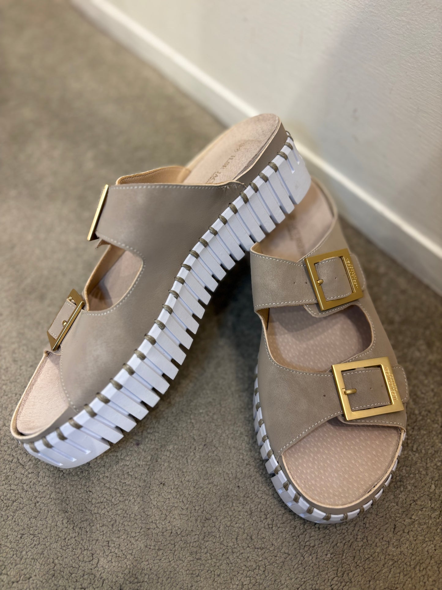 ILSE JACOBSEN SUEDE LOOK BUCKLE SANDALS IN ATMOSPHERE SIZE 6