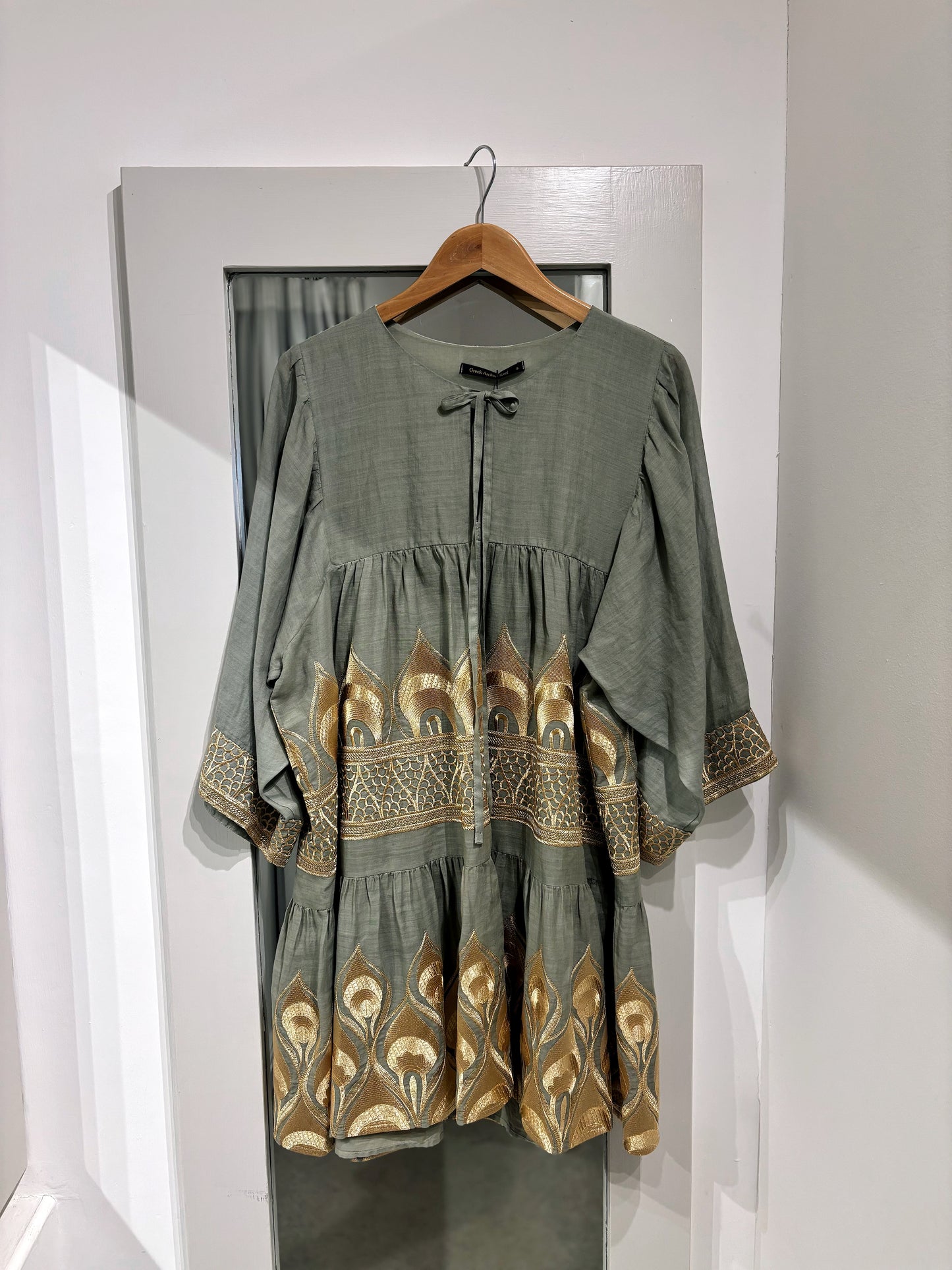 Greek Archaic Kori Short Linen Dress In Sage / Gold