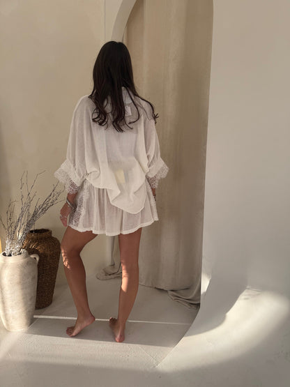 Les Neo Bourgeoises Nina Shorts In White With Lace Sparkle