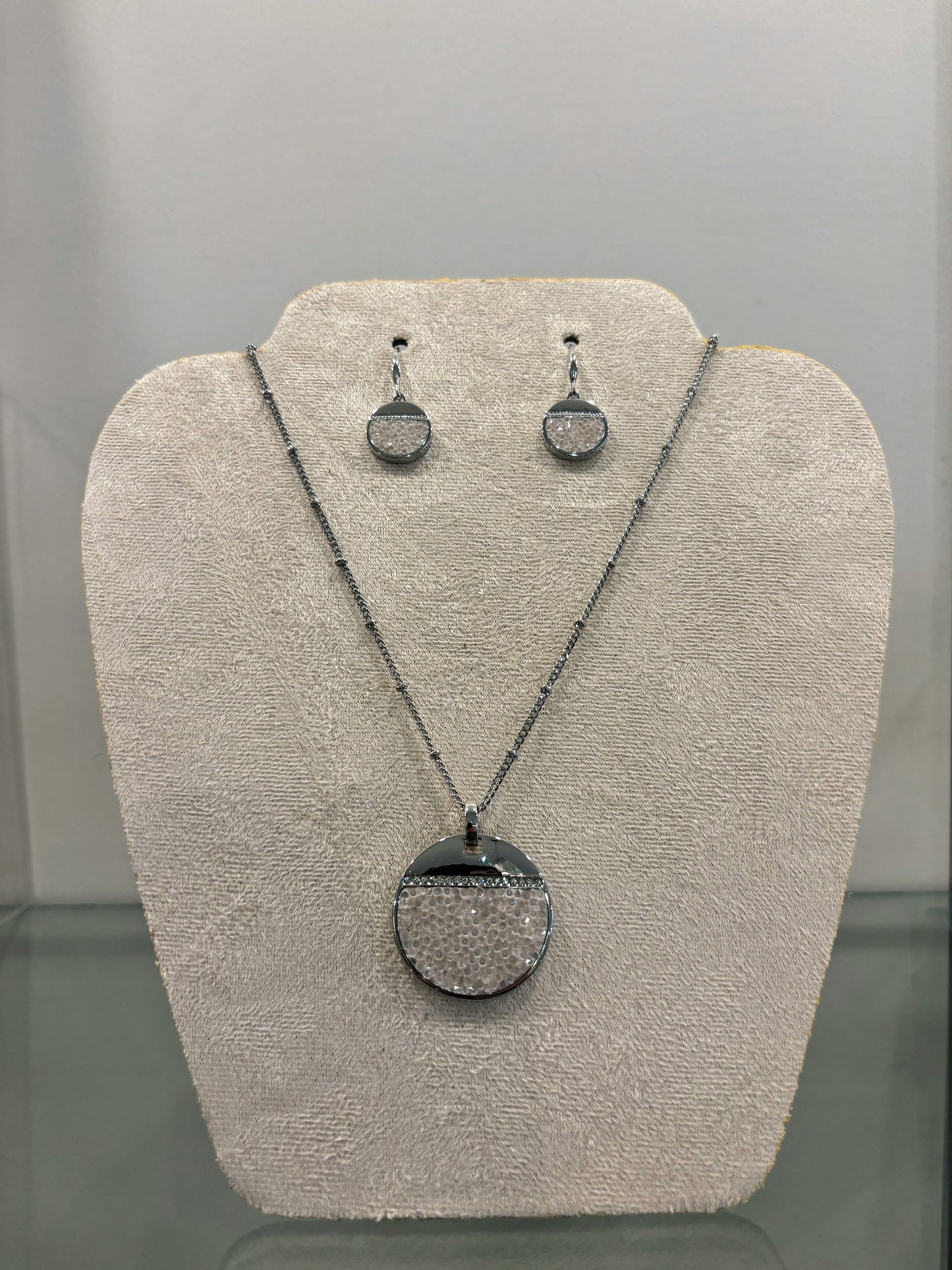 Cream Diamonté Necklace & Earrings Set
