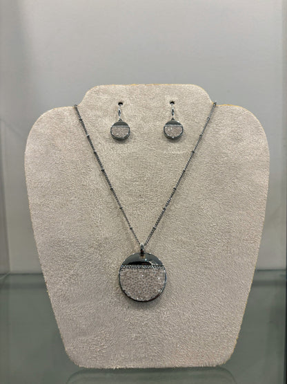 Cream Diamonté Necklace & Earrings Set