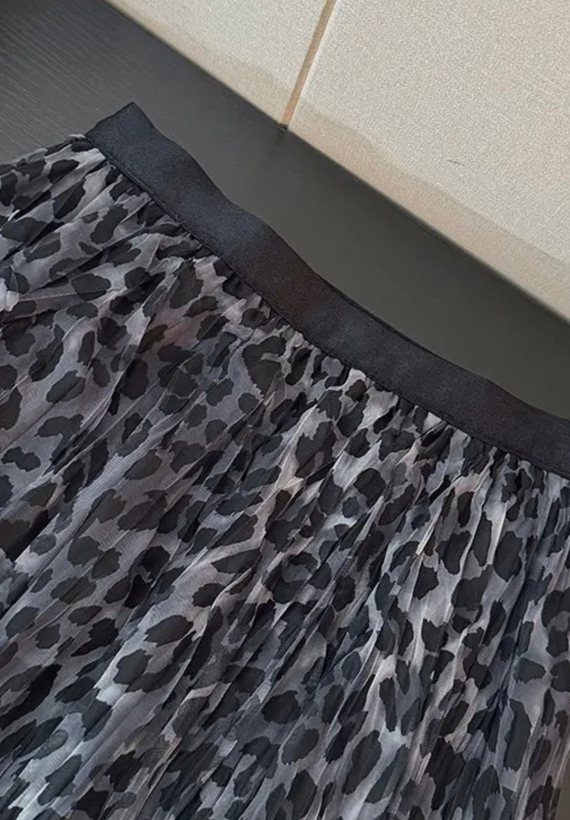 Leopard Print Pleated Maxi Skirt In Grey