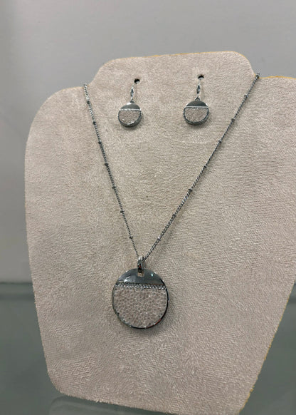 Cream Diamonté Necklace & Earrings Set