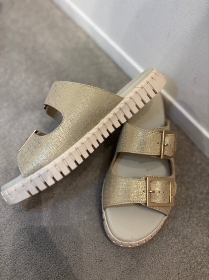 ILSE JACOBSEN METALLIC BUCKLE SANDALS IN GOLD SIZE 6