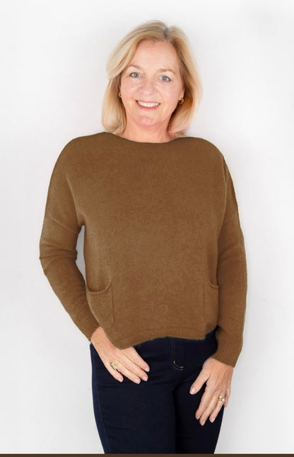 Amazing Woman Jodie Front Pocket Supersoft Knit Jumper In Toast