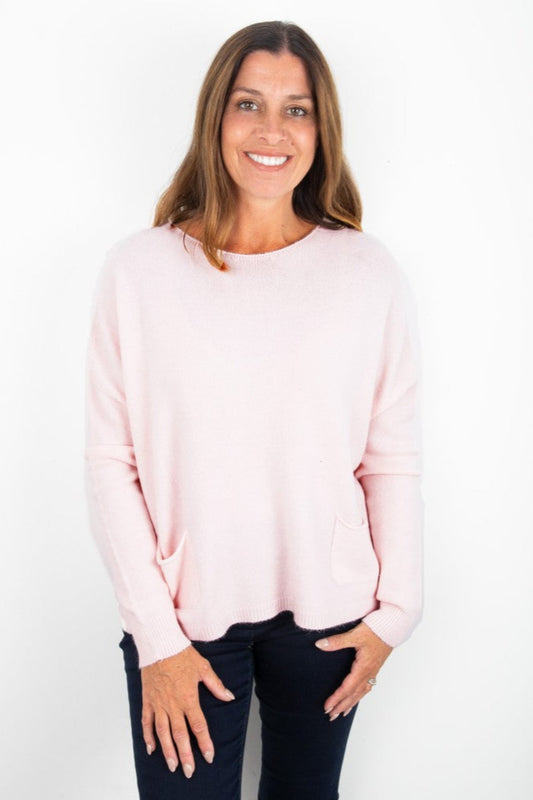 Amazing Woman Jodie Front Pocket Supersoft Knit Jumper In Pale Pink