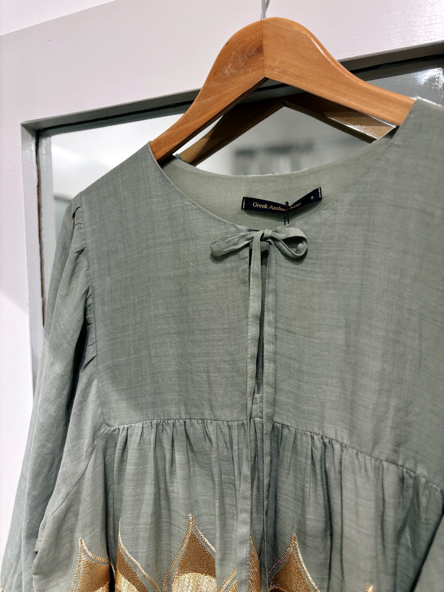 Greek Archaic Kori Short Linen Dress In Sage / Gold