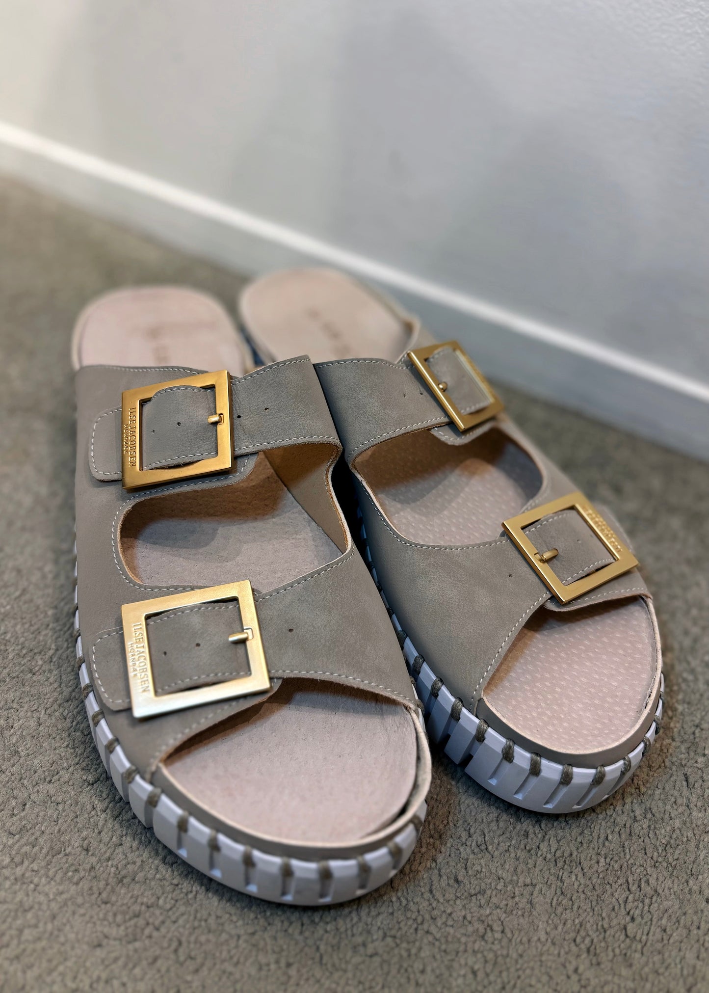 ILSE JACOBSEN SUEDE LOOK BUCKLE SANDALS IN ATMOSPHERE SIZE 6