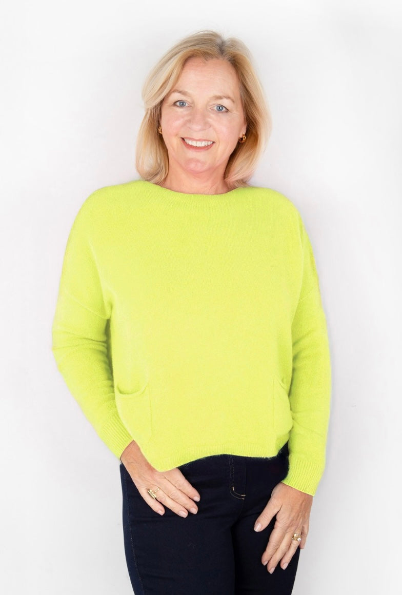 Amazing Woman Jodie Front Pocket Supersoft Knit Jumper In Pistachio