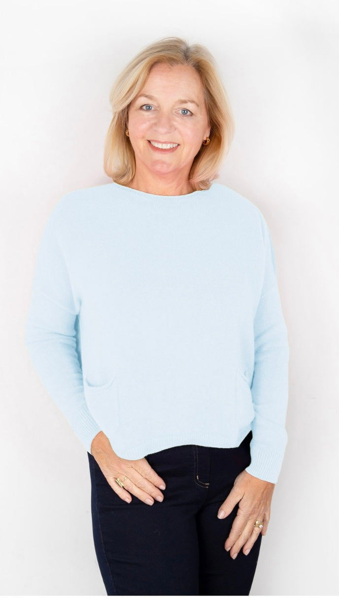 Amazing Woman Jodie Front Pocket Supersoft Knit Jumper In Pale Blue