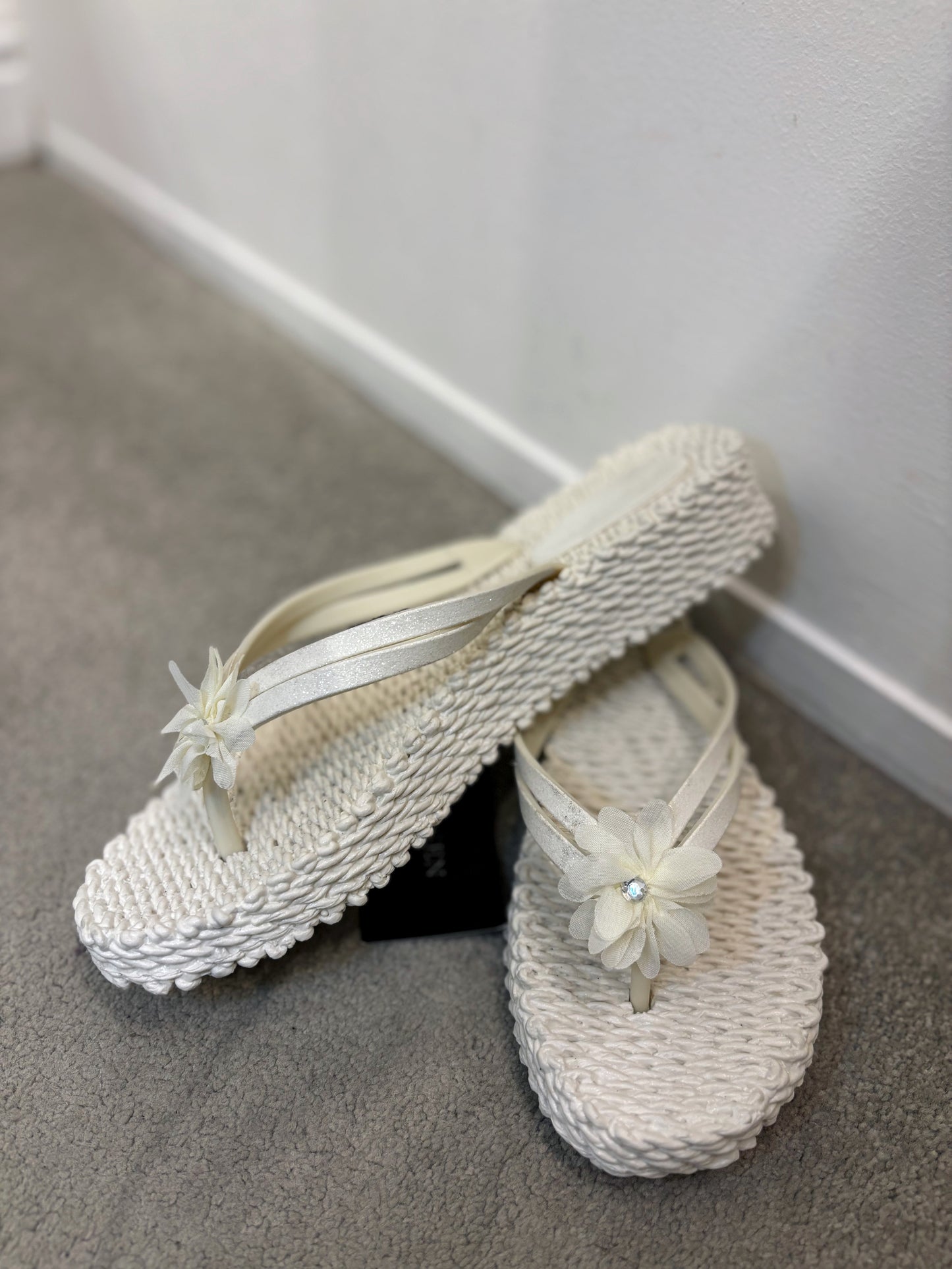 ILSE JACOBSEN FLOWER WEDGE FLIP FLOPS IN CREAM UK 6