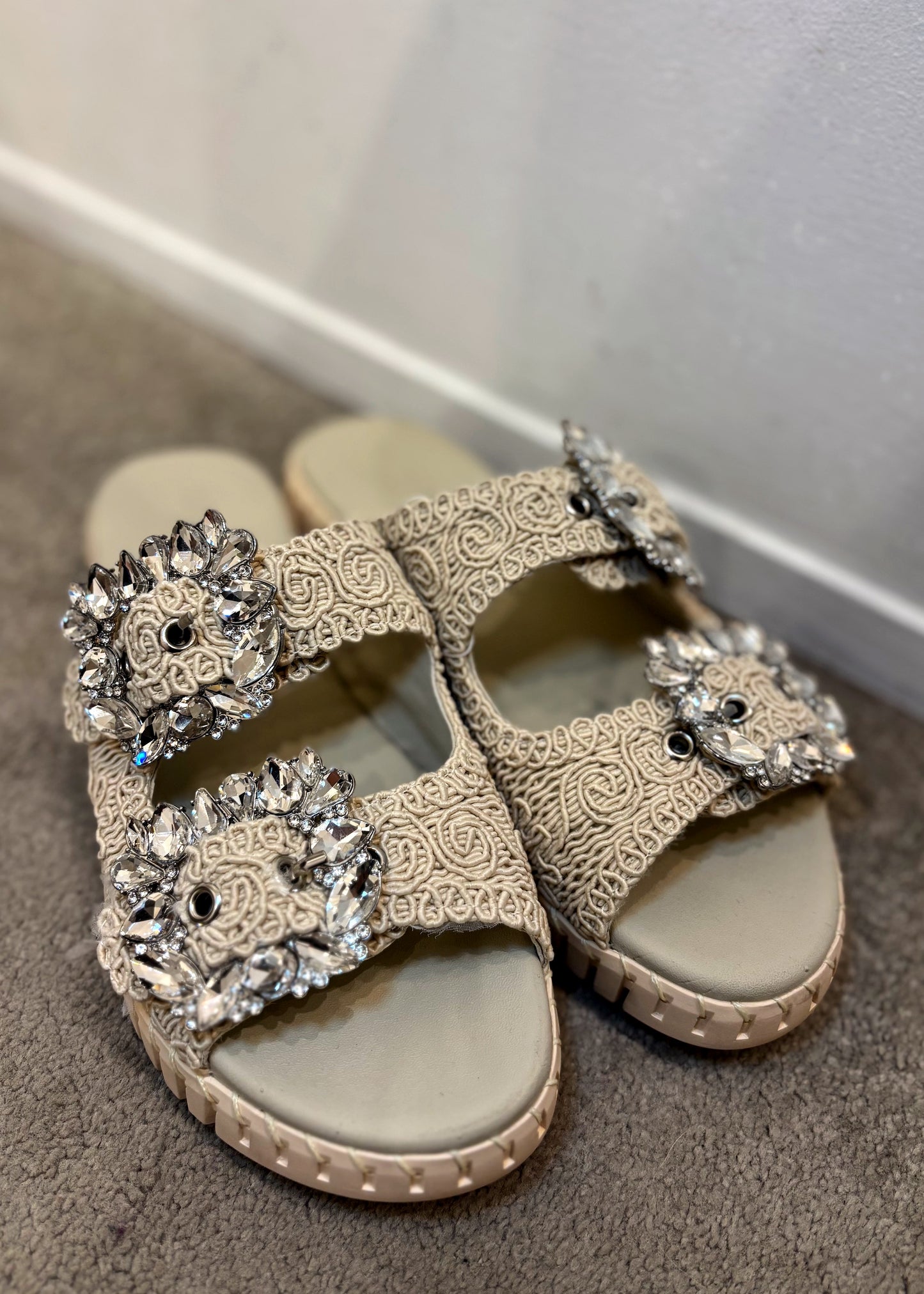 ILSE JACOBSEN JEWEL BUCKLE SANDALS IN IVORY SIZE 6