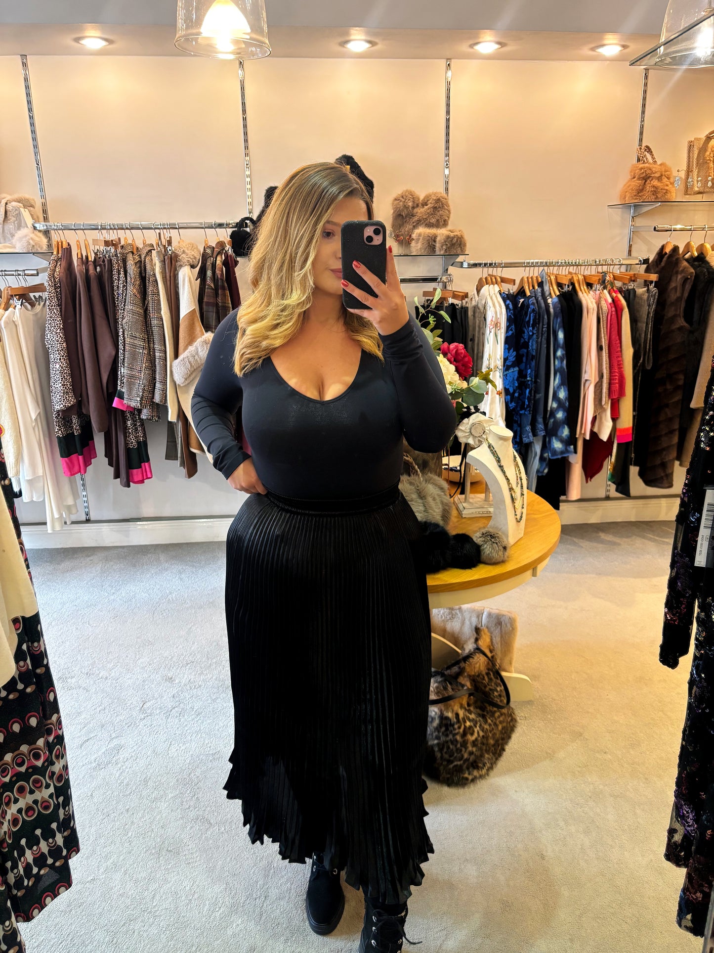 Pleated Shimmer Fluted
Hem Long Skirt in
Black